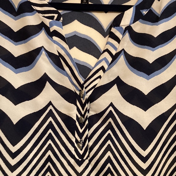 Sami & Jo plus hi lo navy blues chevron shirt - Picture 3 of 5